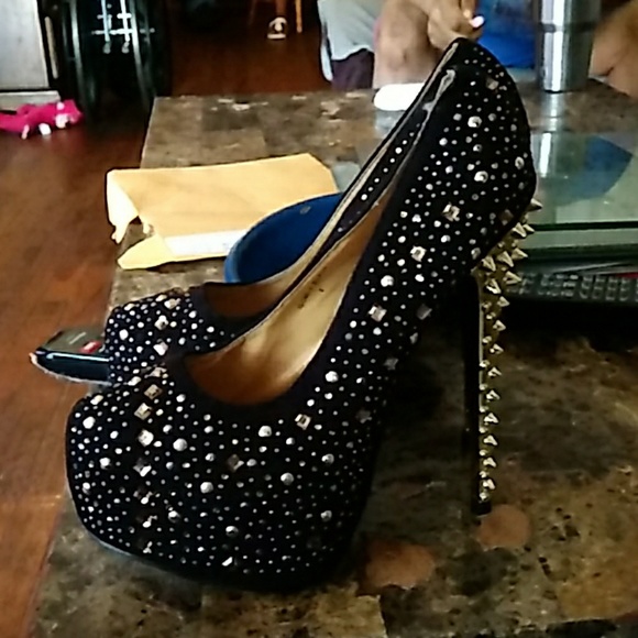 Heels - Picture 1 of 1